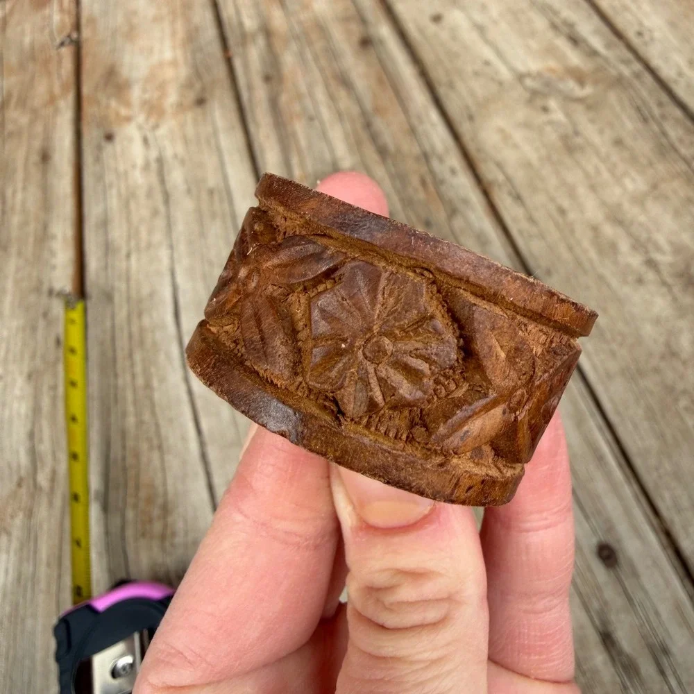 Vtg IEH Hand Carved Wood Napkin Rings Set of 4 Brown Floral Boho Dining‎